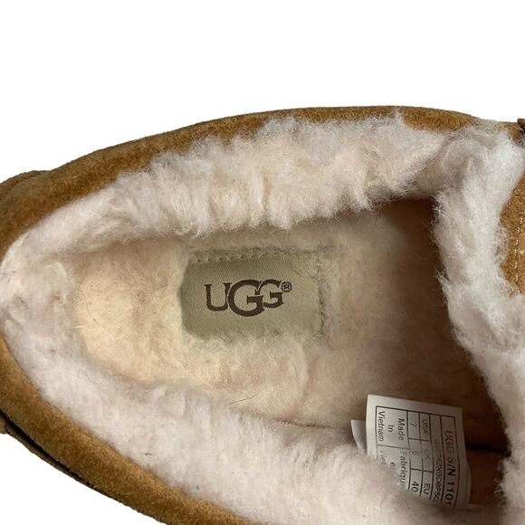 UGG Men's Ascot Chestnut Suede Leather Slippers Size 7 - Picture 3 of 15